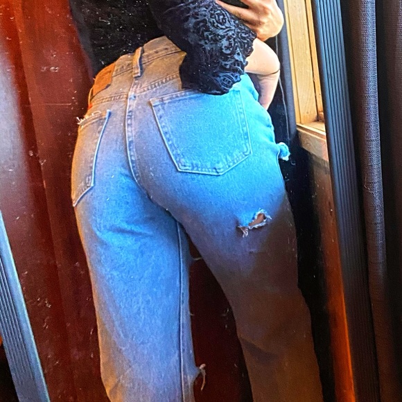 DISTRESSED WRANGLER JEANS - Picture 3 of 4